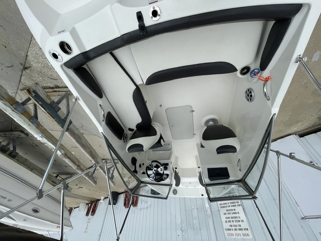 Stingray Bowrider photo 2