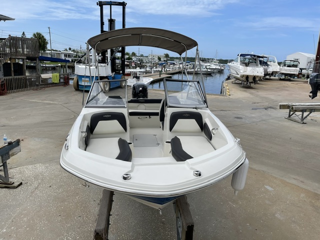 Stingray Bowrider photo 4