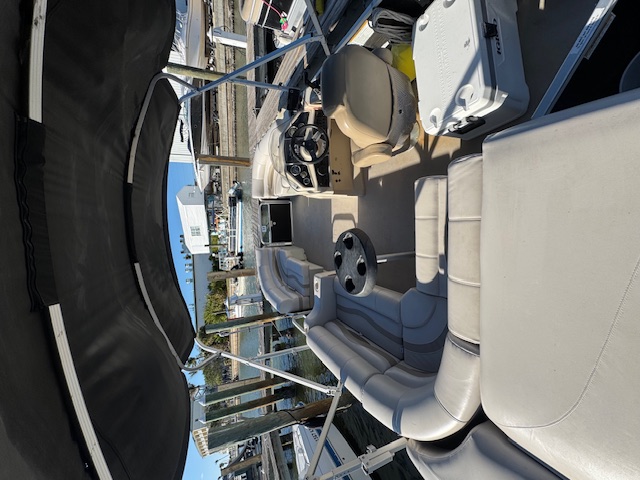 Pontoon photo 3