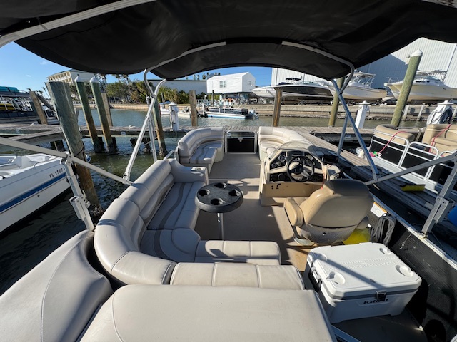 Pontoon photo 4