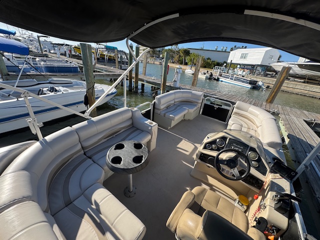 Pontoon photo 5