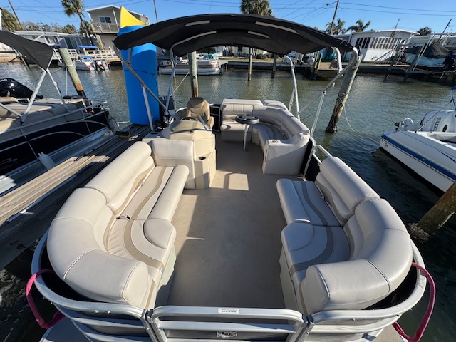 Pontoon photo 6