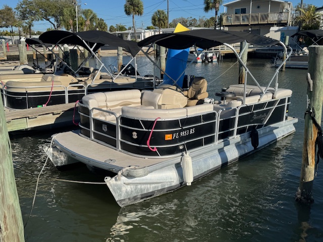 Pontoon photo 7