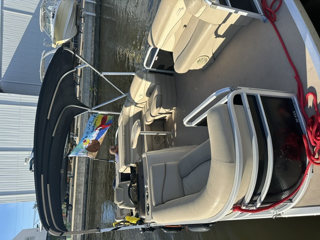 JK2 Pontoon Fun photo 3